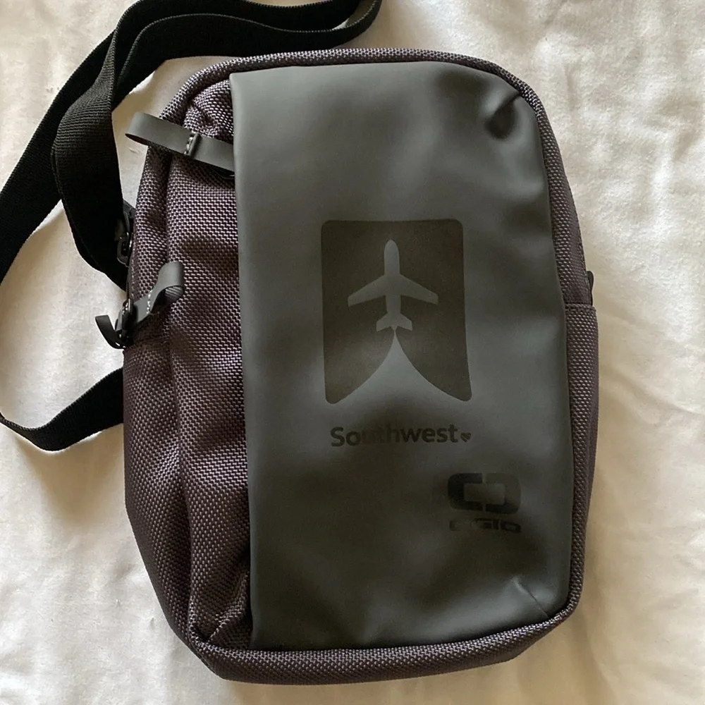OGIO Stylish Black and Gray Men's Sling Bag NWOT
